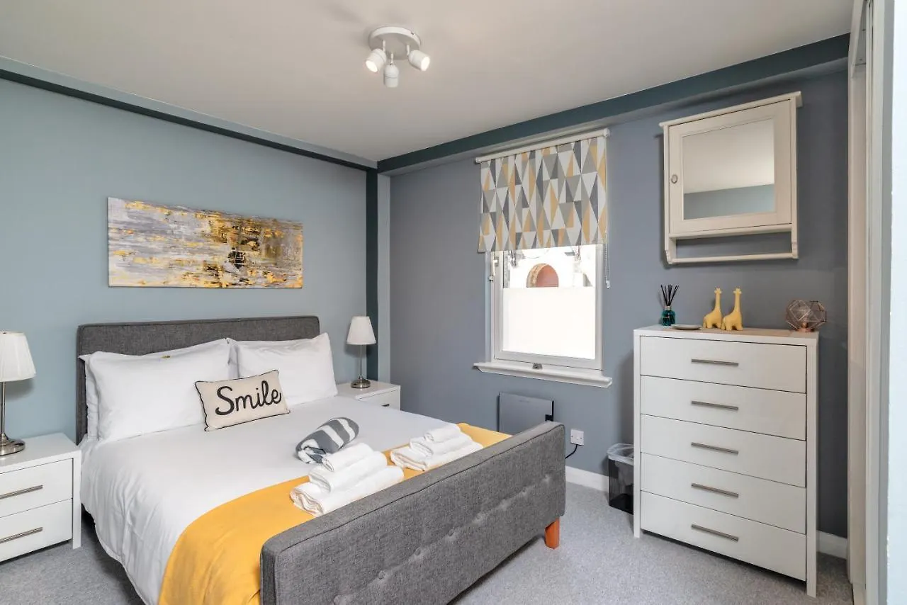 Historic Location, Private Parking, Ground Floor Luxury Flat Apartment Aberdeen