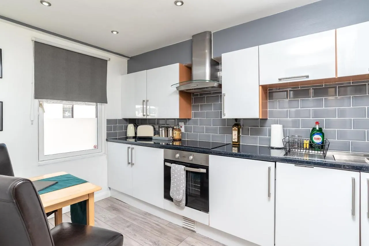 Historic Location, Private Parking, Ground Floor Luxury Flat Apartment Aberdeen