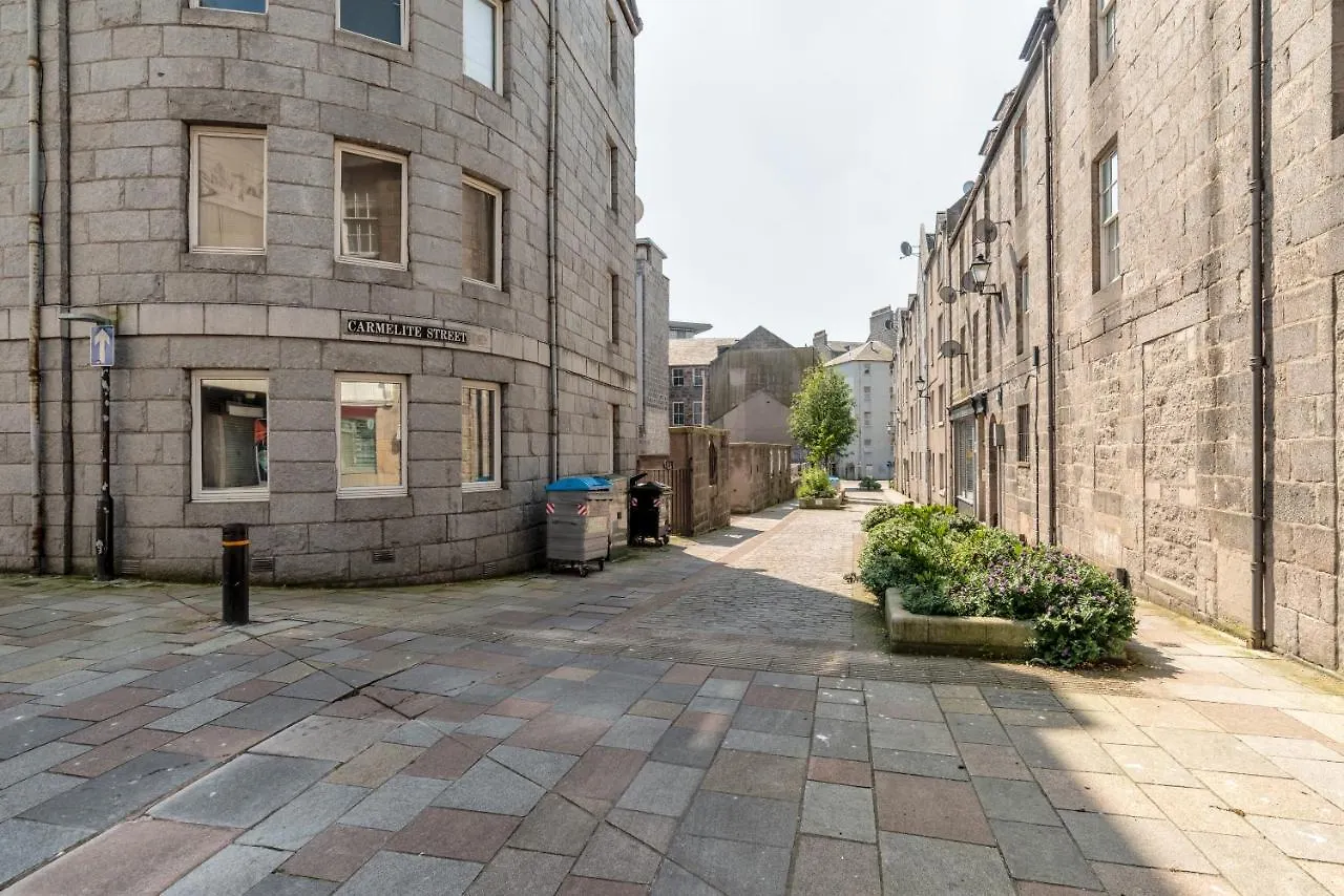 Historic Location, Private Parking, Ground Floor Luxury Flat Apartment Aberdeen