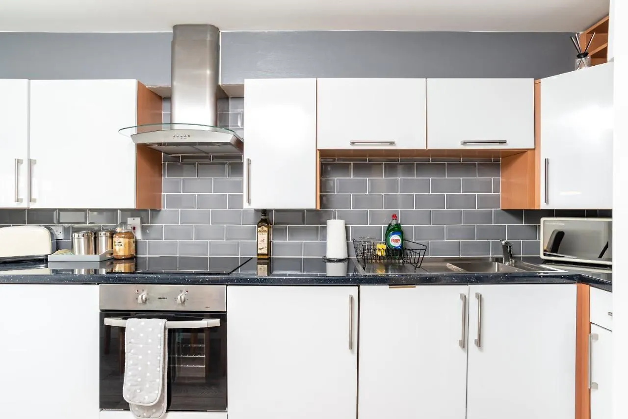Historic Location, Private Parking, Ground Floor Luxury Flat Apartment Aberdeen
