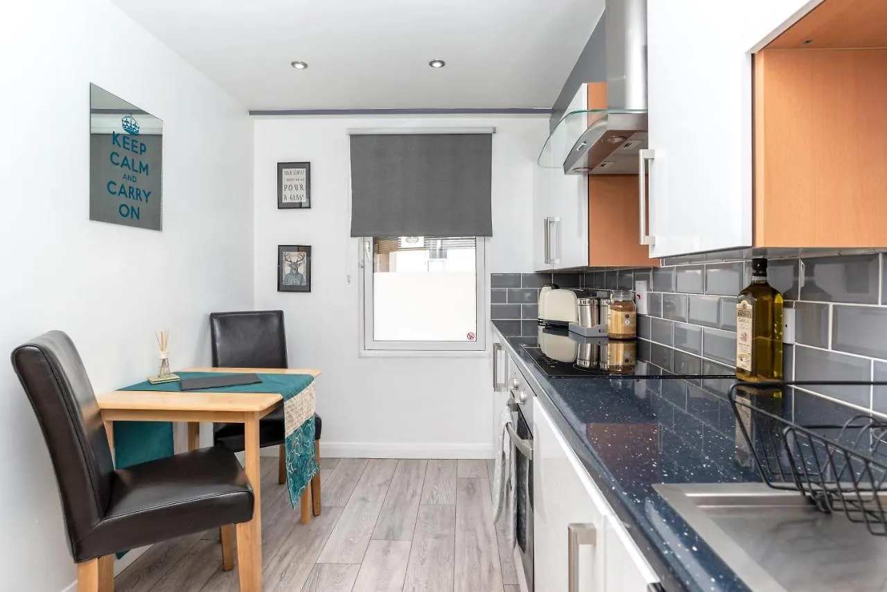 Historic Location, Private Parking, Ground Floor Luxury Flat Apartment Aberdeen
