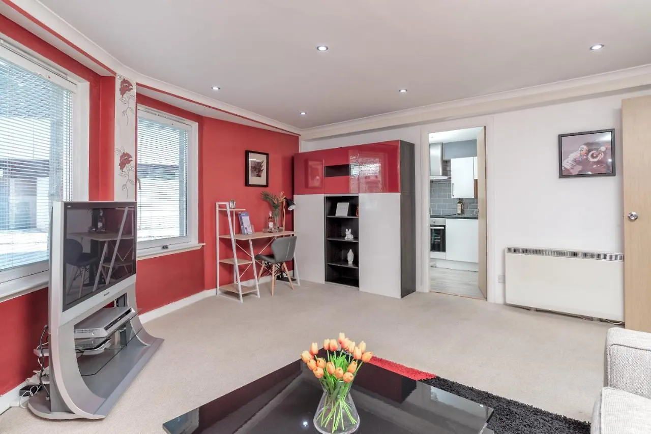 Historic Location, Private Parking, Ground Floor Luxury Flat Apartment Aberdeen